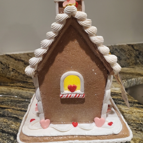 Valentine Hearts Gingerbread House-NWT - Picture 11 of 11